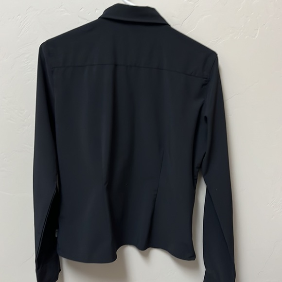 The north face black button up.  Medium. 2 front chest pockets plus 1 side zip - Picture 5 of 5